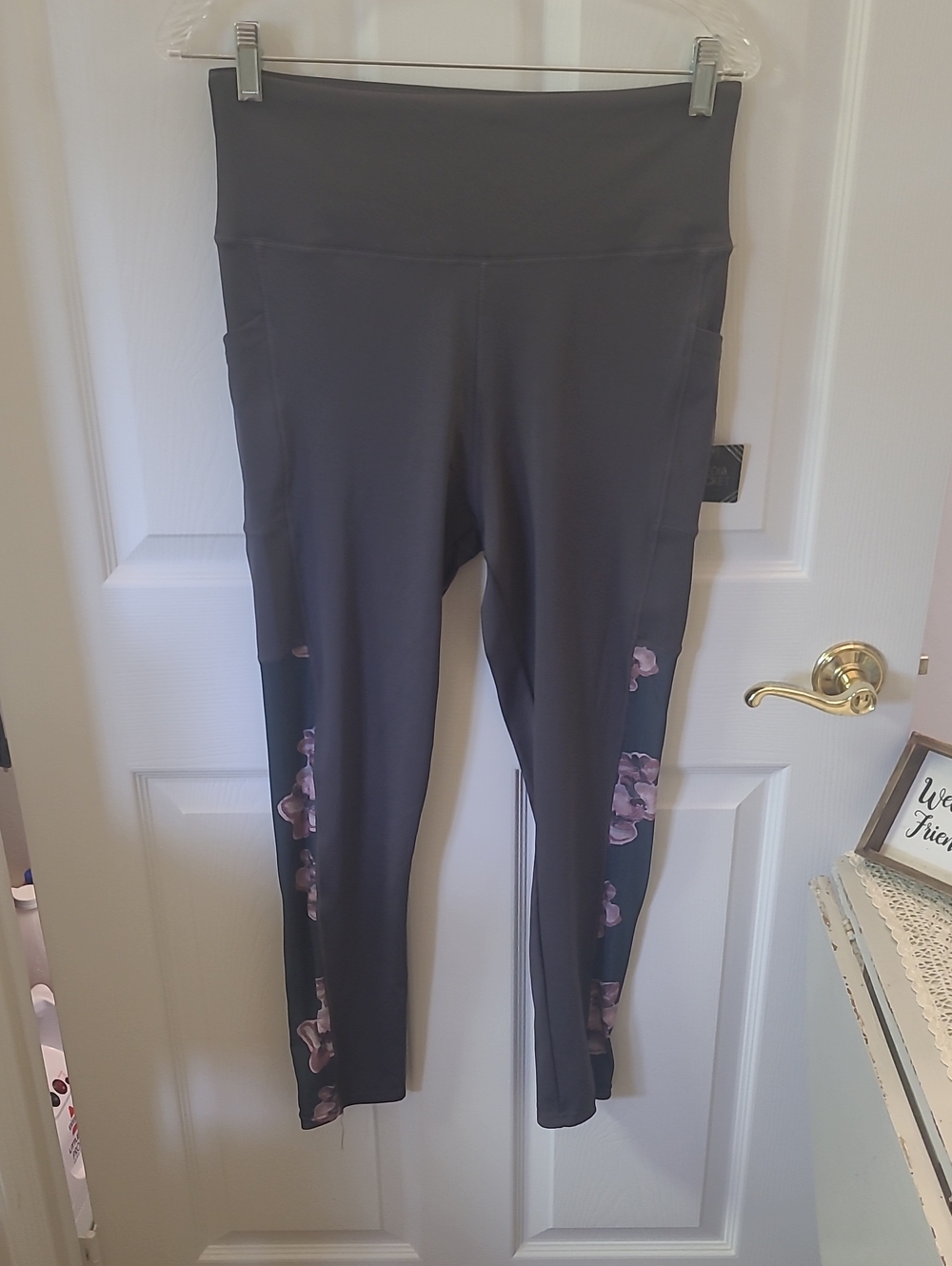 Gray High-Waist Leggings with Floral Side Panels. Bin 7